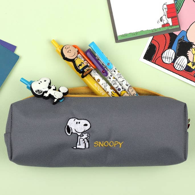 Snoopy Hard Shell Glasses Case – Peanuts Grey Zipper Case – 1:12 Scale