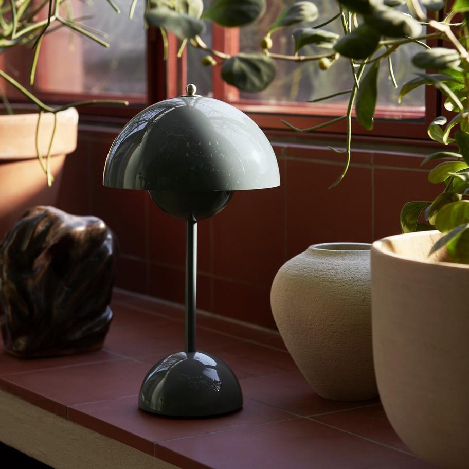 Flowerpot Portable Table Lamp VP9 by &Tradition