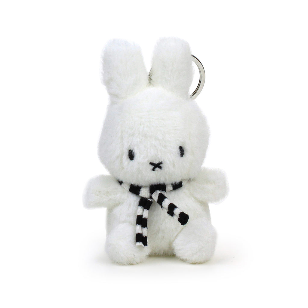 24205005-Miffy-Winter-sitting-