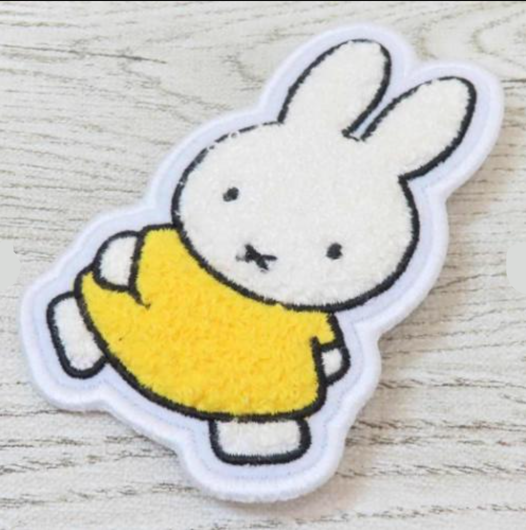 Miffy Terry Badge Pin - Miffy Walking